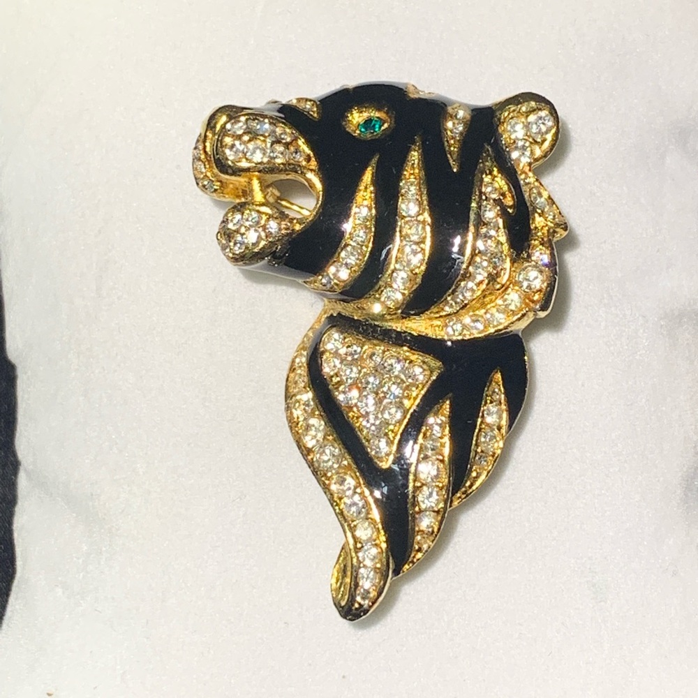 Vintage rhinestone & Enamel Tiger head Brooch pin